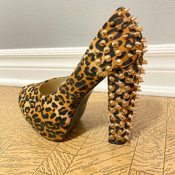 LEOPARD PRINT HIGH HEEL SHOES FOR SALE - Picture 2 of 3